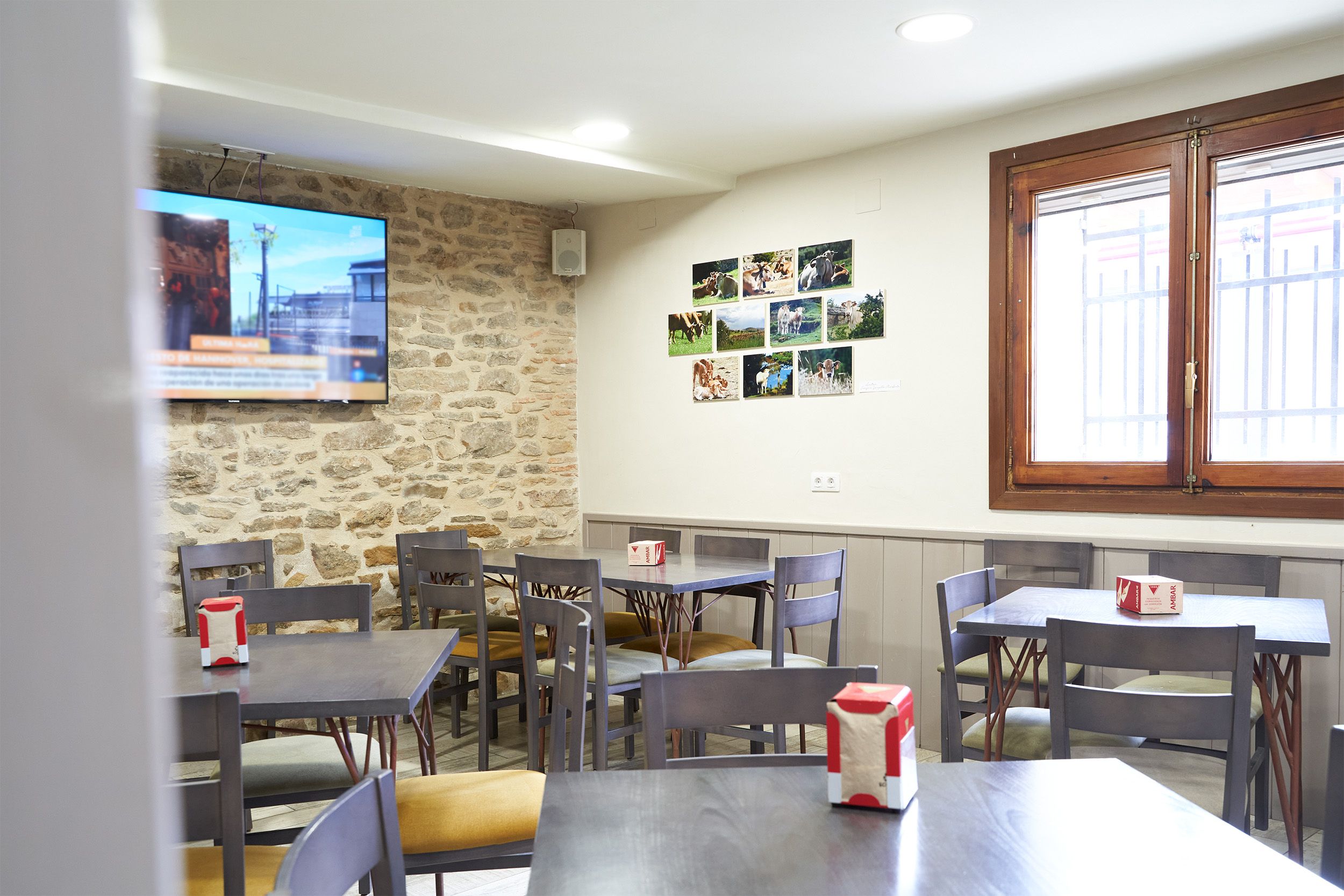 imagen del interior de gastrobar mesas